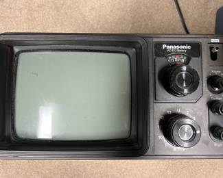  Vintage 1979 Panasonic B&W AC/DC/Battery TV