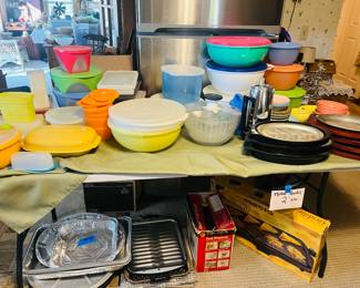 All Tupperware brand 