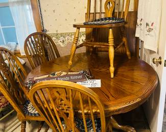 $150 table , 4 chairs and leaf 