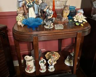 Side table and figurines