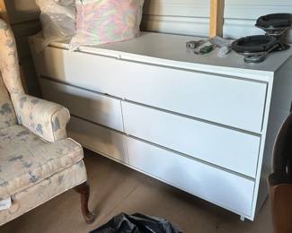 Storage chest