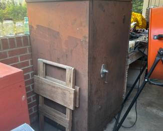 Metal safe