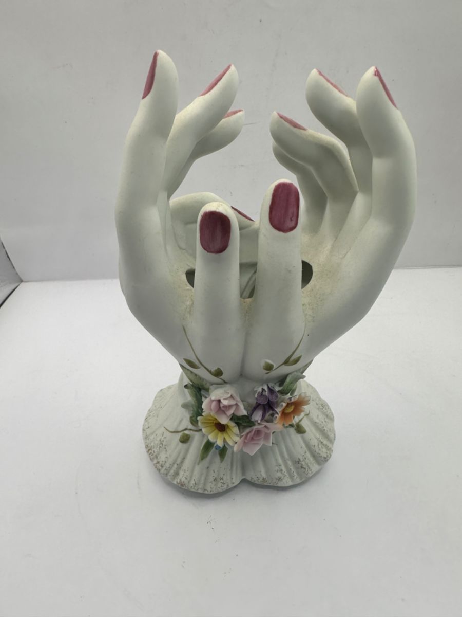 West Babylon Collector Auction! Trains, Jewelry,... starts on 9/27/2024