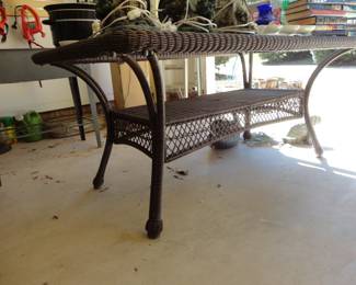 Total of 4 chairs that match this table