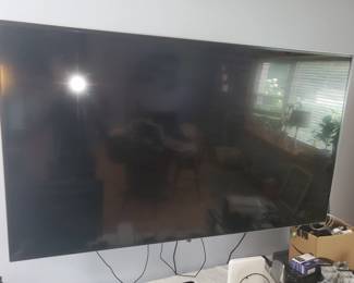 One of 2 WAL MOUNTER Flat Screen TV's. YOU MUST REMOVE so BRING TOOLS!!!!!