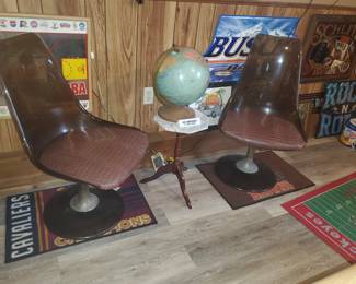 Retro 70's Plastic Chairs. Globe and BEER SIGNS GALORE!