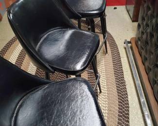 4 barstools with matching bar