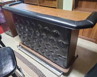 Bar and 4 bar stools