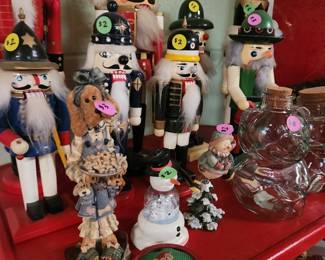 Hundreds of Christmas collectables