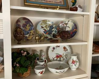 Royal Windsor collector plates Song Birds of the South, Blue Jay, Mockingbird, Red-Winged Blackbird. Royal Worchester china pieces