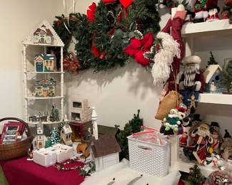 Great wreaths, beautiful net and felt table cloth, lighted houses and accessories 