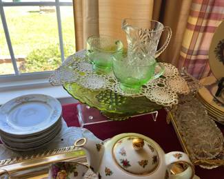 Green depression glass "Florentine/Poppy" by Hazel