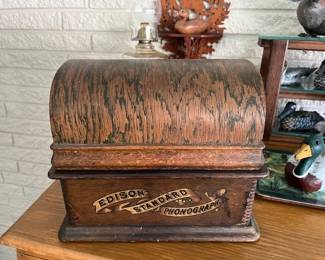 The Edison Standard Phonograph 