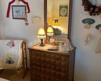 Vintage chest of drawers, small lamp, cherub items