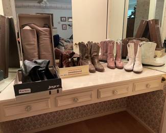 Justin ladies boots, ladies dress boots, men's Justin boots