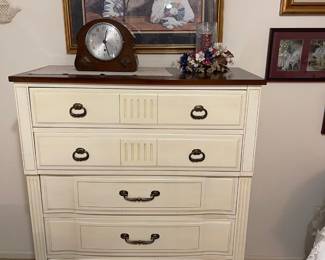 Vintage French Provincial chest of drawers