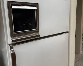 Whirlpool fridge with ice maker