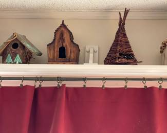 Lots more birdhouses