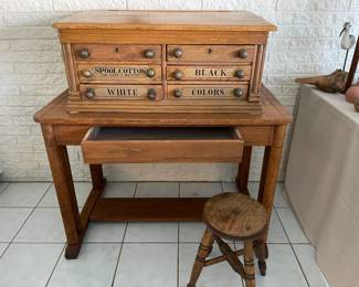 Storage drawer of the oak table