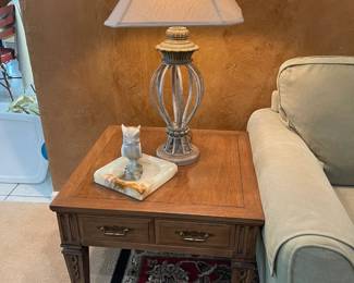 A second vintage side table, marble pieces and a second lamp