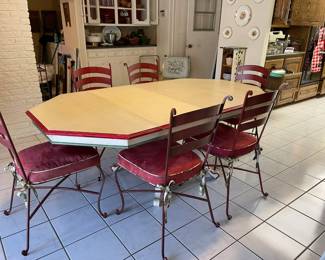 Vintage painted table with 2 leaves, 6 metal painted chairs with upholstered seats