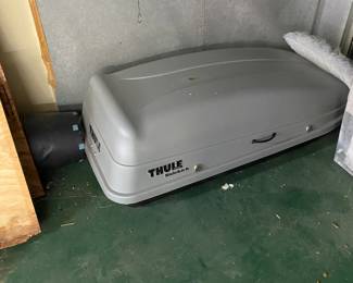 Thule box. Not sure if there are keys for it.