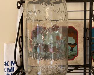 Le big old Mason jar.