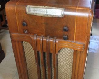 Vintage 1940’s Philco Radio Cabinet w/Tubes