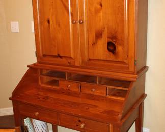 Shaker-style desk/hutch