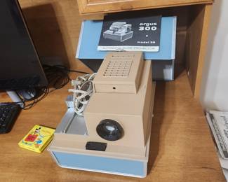Argus  300 - model 36 -  automatic slide projector
