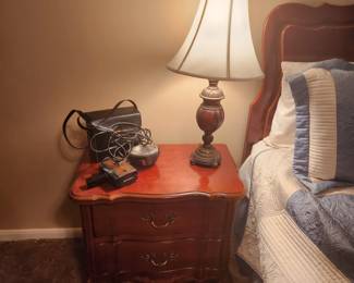 Basset bedside table