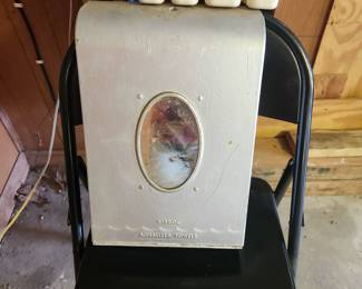 Garage - Towel container