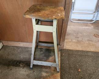 Garage - stool