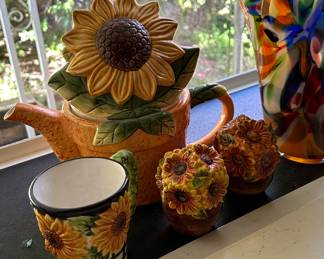 Lots of Cute Kitchen Decor and Tea Pots