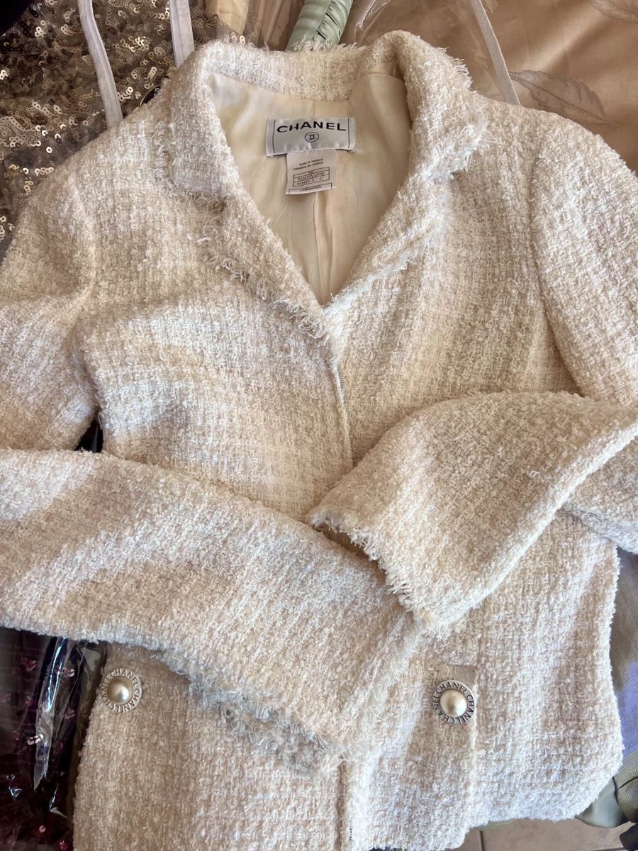 Gorgeous Chanel boucle ivory jacket