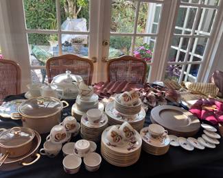 Beautiful china set...are you ready for Thanksgiving?