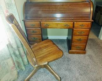 Rolltop desk and chair