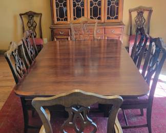 Dining Room table with 2 leafs and 8 chairs by American Drew