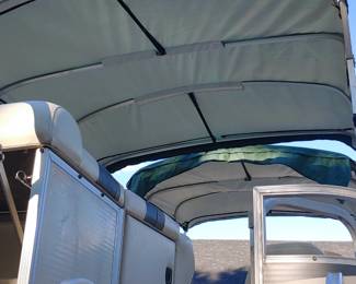 2005 22ft Bennington Pontoon Boat Fish n Play.  Mercury 90 HP 4-stroke.  Live well, guide trolling motor, 2 fishing chairs