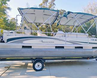 2005 22ft Bennington Pontoon Boat Fish n Play.  Mercury 90 HP 4-stroke.  Live well, guide trolling motor, 2 fishing chairs