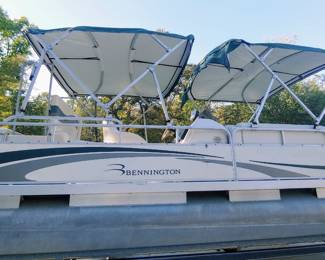 2005 22ft Bennington Pontoon Boat Fish n Play.  Mercury 90 HP 4-stroke.  Live well, guide trolling motor, 2 fishing chairs