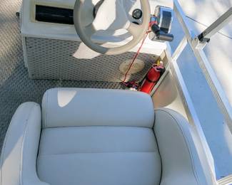 2005 22ft Bennington Pontoon Boat Fish n Play.  Mercury 90 HP 4-stroke.  Live well, guide trolling motor, 2 fishing chairs