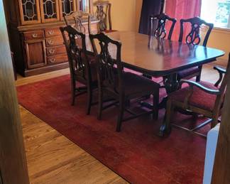 Dining Room table with 2 leafs and 8 chairs by American Drew