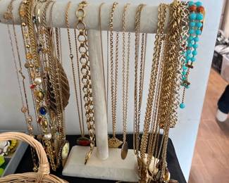 gold necklaces 
