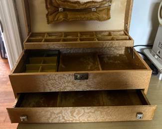 vintage jewelry box 