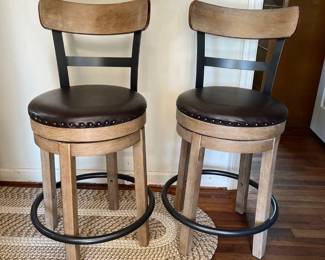 Pinnadel Counter Height Upholstered Bar Stool - Ashley Furniture 