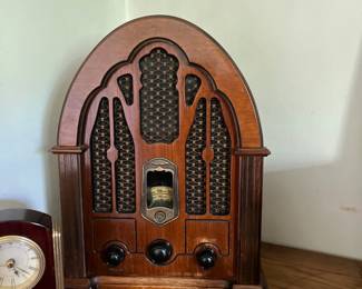 Vintage GE Wood Cathedral Replica 1932 AM/FM Radio 