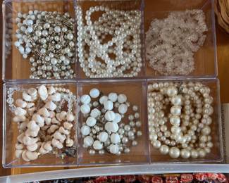 pearl bracelets / necklaces 