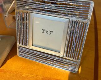 beaded picture frame 3x3" 