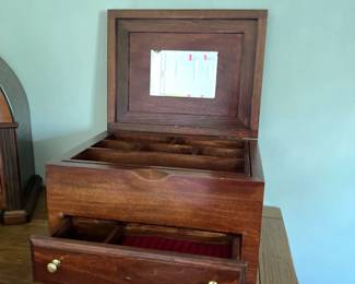 Wooden jewelry box 